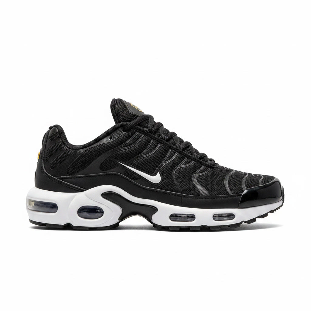 PRETO BRANCO NIKE AIR PLUS TN